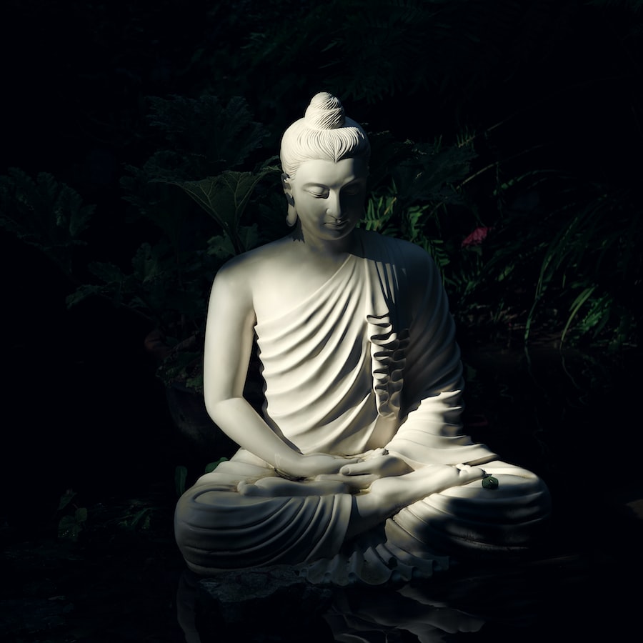 Eintauchen in die Stille: Das Geheimnis der Vipassana-Meditation